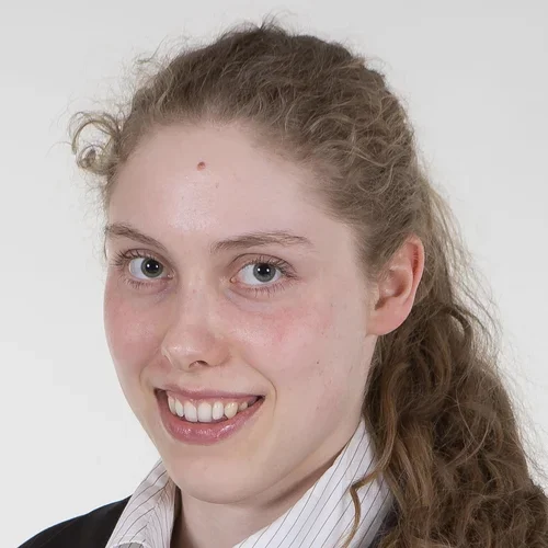 A headshot of Cara Schreiber