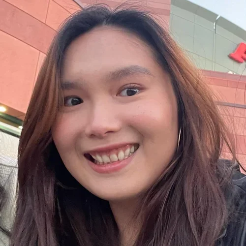 A headshot photo of Yen Chen